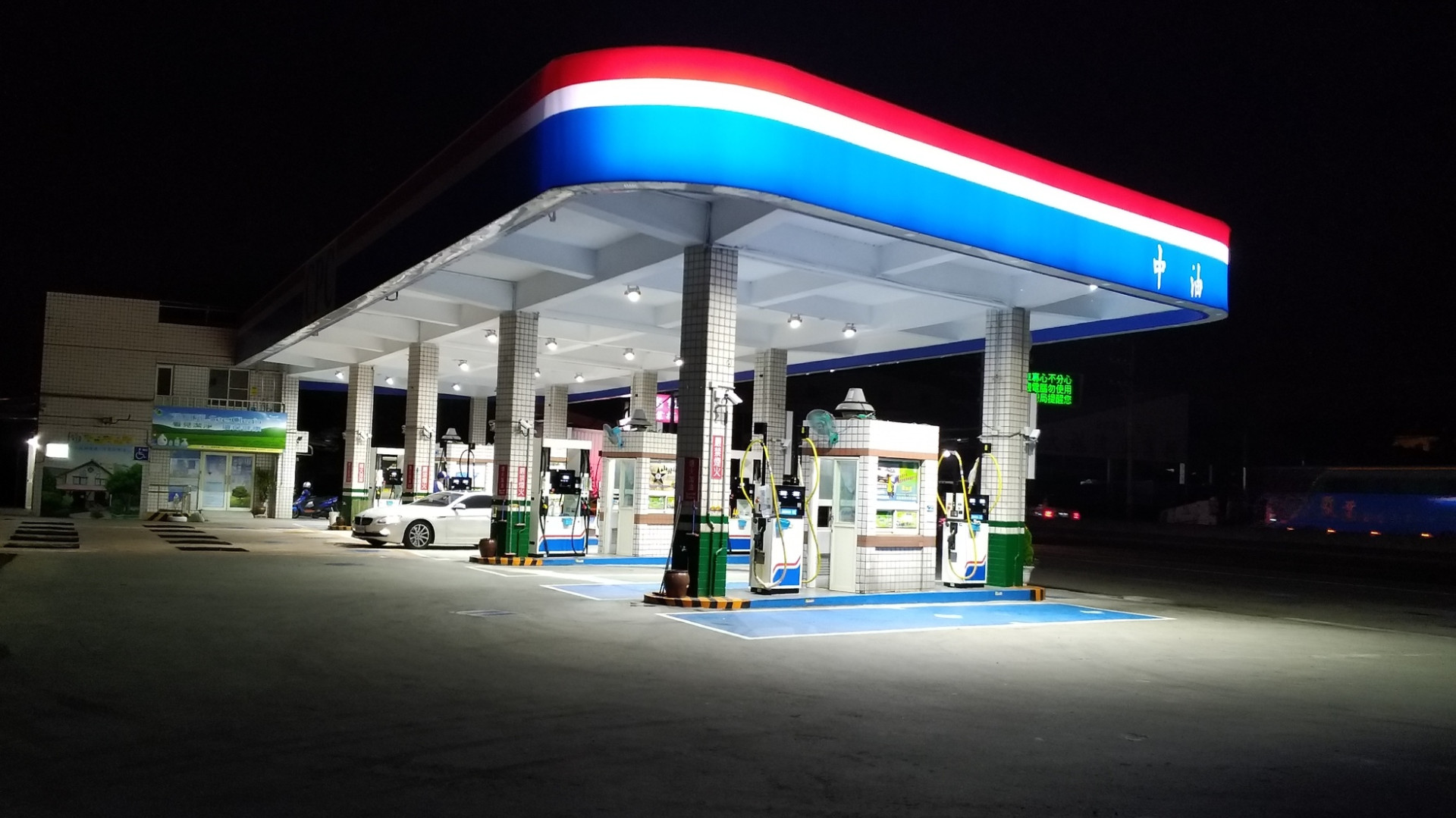 台中大肚區追分加油站